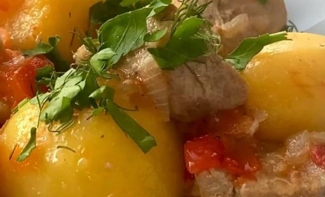 Картофельное рагу с мясом свинины, перцем и помидорами рецепт