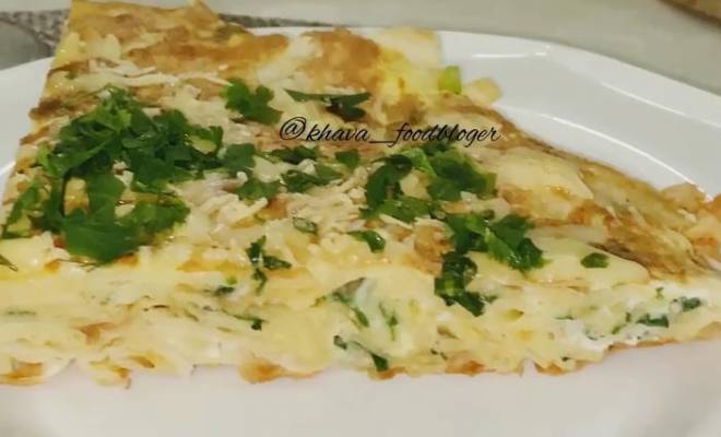 Завтрак из лаваша, яиц, сыра зеленого на сковороде рецепт