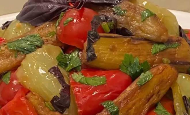 Салат из баклажанов, помидоров, перца и чеснока рецепт