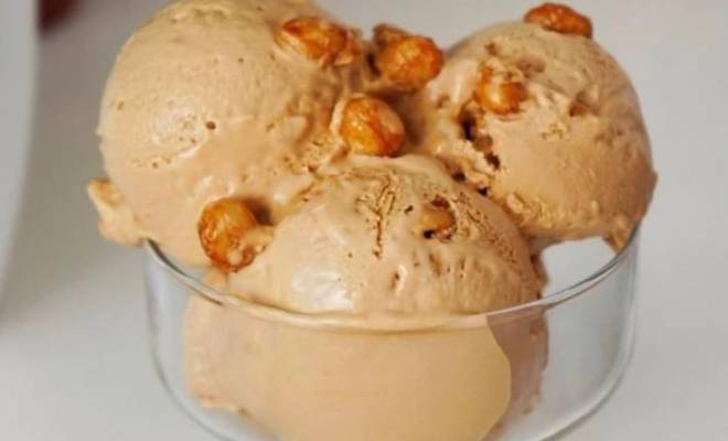 Домашнее мороженое Сникерс из сгущенки, арахиса и сливок рецепт