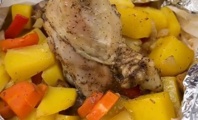 Курица с грибами и овощами в духовке в фольге рецепт