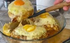 Запеченное куриное филе с сыром и яйцом в духовке