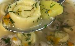 Куриный суп с рулетиками, плавленым сыром и картошкой