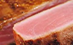 Как вкусно готовить стейк из тунца на сковороде
