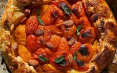 Открытый пирог галета с персиками и абрикосами