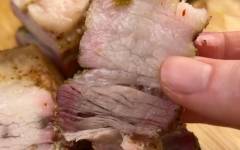 Как запекать свиную грудинку в духовке в фольге
