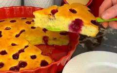 Быстрый вишневый пирог с замороженной вишней в духовке