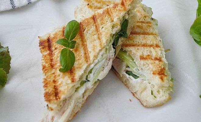 Сэндвич с курицей, огурцом и сыром творожным рецепт