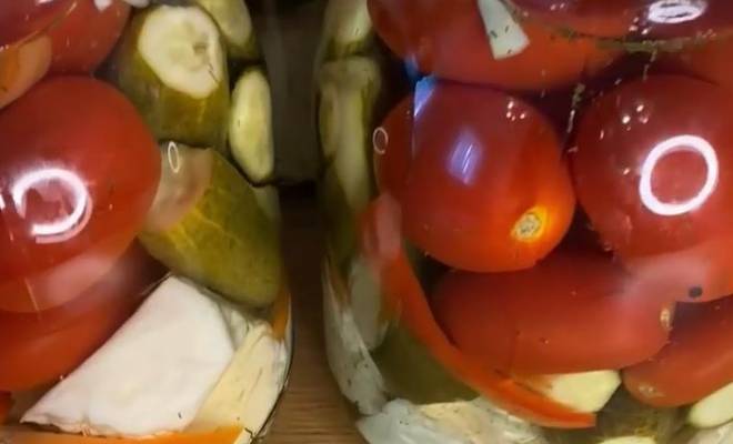 Ассорти солений овощных на зиму из огурцов, помидоров и капусты рецепт