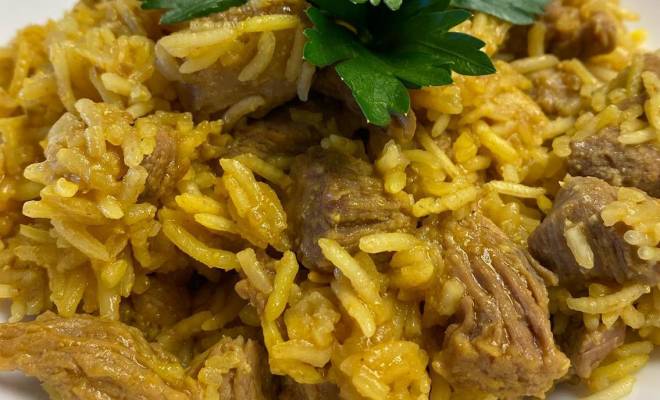 Рис с филе индейки, чесноком и соевым соусом на сковороде рецепт