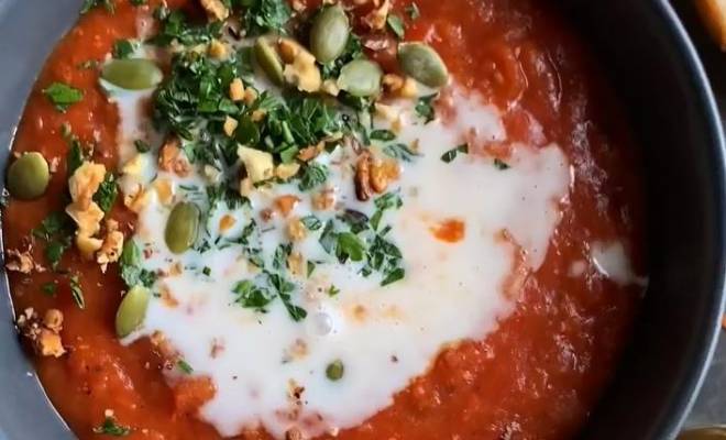 Пряный суп из чечевицы, свеклы, помидоров и картошки рецепт