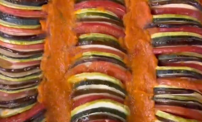 Рататуй классический в духовке с баклажанами, кабачками и помидором рецепт