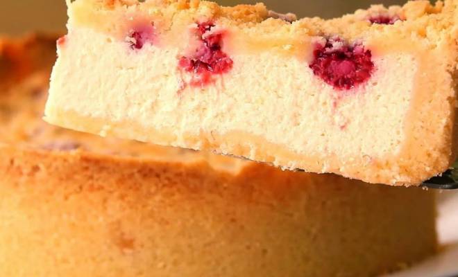 Пирог с творожной начинкой, сметаной и ягодами малины рецепт