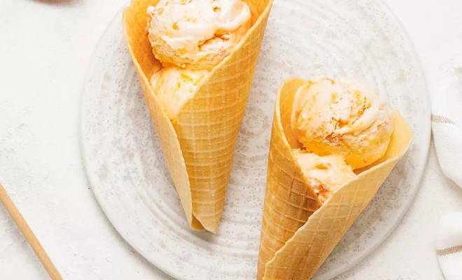 Персиковое мороженое в вафельной трубочке рецепт