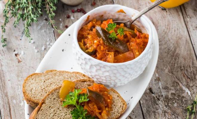 Салат на зиму из помидоров, болгарского перца, баклажанов и моркови рецепт