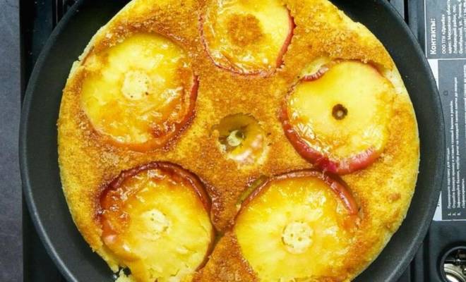 Пирог шарлотка с яблоками на сковороде без духовки рецепт