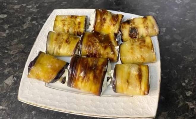 Рулетики из баклажанов с начинкой из творожного сыра, чеснока и зелени рецепт