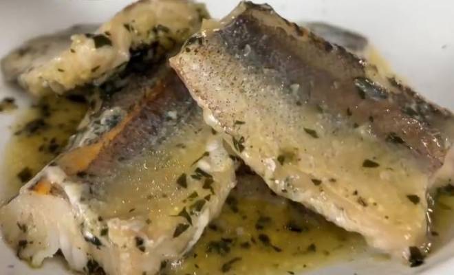 Запеченная рыба хек в духовке самая вкусная в масле с чесноком рецепт