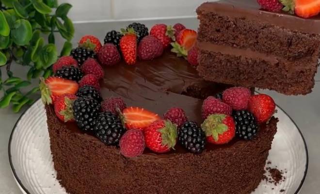 Шоколадный торт со сгущенкой и сливками рецепт