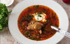 Суп Щи красные со свежей свеклой, капустой и мясом индейки