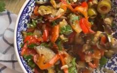 Соте из овощей с баклажанами и перцем на сковороде