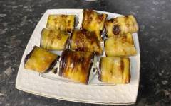 Рулетики из баклажанов с начинкой из творожного сыра, чеснока и зелени