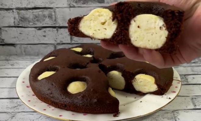 Шоколадный пирог с творожными шариками рецепт