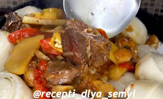 Жаркое из мяса баранины, картофелем, грибами, помидорами и перцем рецепт