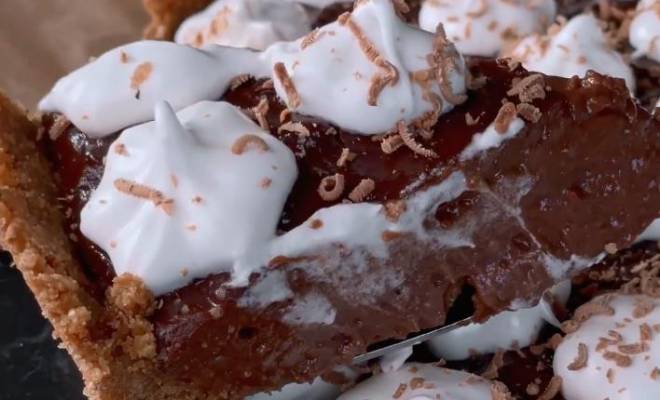 Шоколадный пирог из фильма Прислуга из песочного печенья рецепт