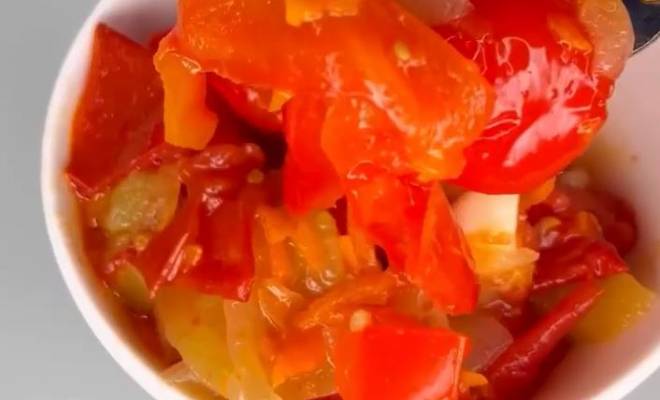 Овощной салат на зиму с помидорами и перцем рецепт