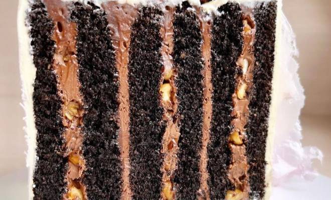 Шоколадный торт с карамелизованными орехами фундуком рецепт