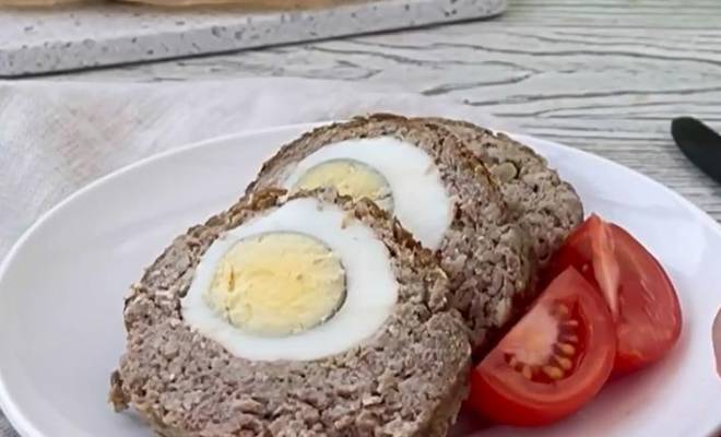 Мясной рулет из фарша с яйцом внутри в духовке