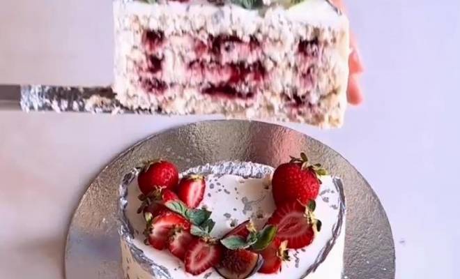 Торт с крем чизом и компоте Кокос-Клубника-Лайм рецепт
