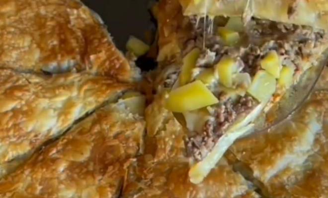 Турецкий пирог с картофелем, говяжьим фаршем и сыром в духовке рецепт