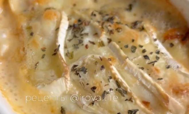 Жульен с грибами лисичками и сыром бри в духовке рецепт