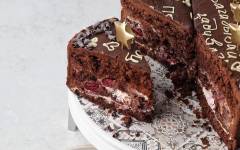 Шоколадный торт с вишней и крем чизом