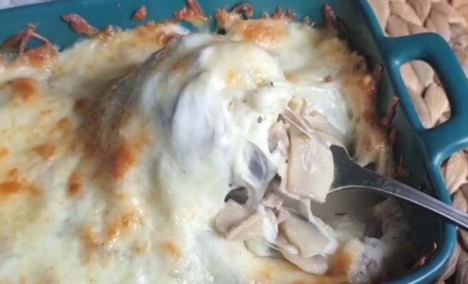 Шампиньоны фаршированные беконом под сырной корочкой рецепт – Французская кухня: Закуски. «Еда»