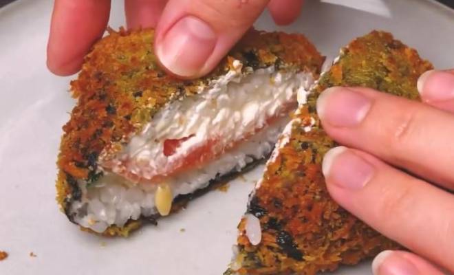 Суши сэндвич с лососем, огурцом и творожном сыром рецепт