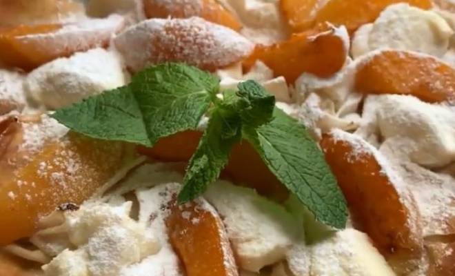 Быстрый пирог из теста Фило с творожным сыром и абрикосами рецепт