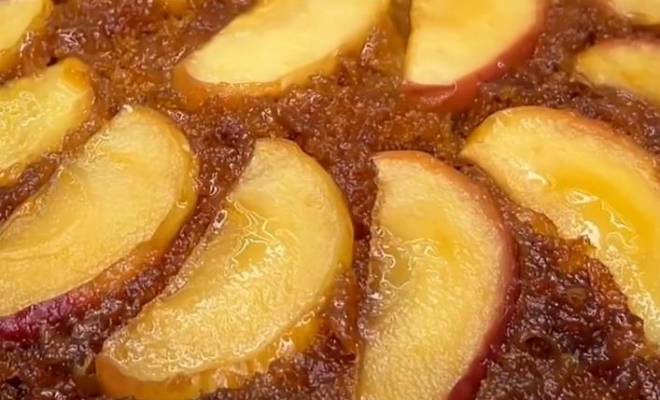 Яблочный пирог с карамелью и орехами в духовке рецепт