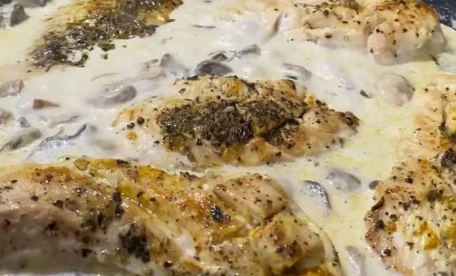 Курица со сливками и грибами шампиньонами на сковороде рецепт