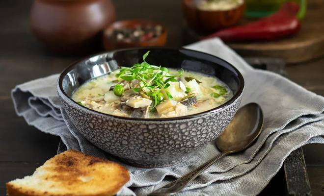 Сырный суп с грибами, курицей, горошком и плавленым сыром рецепт