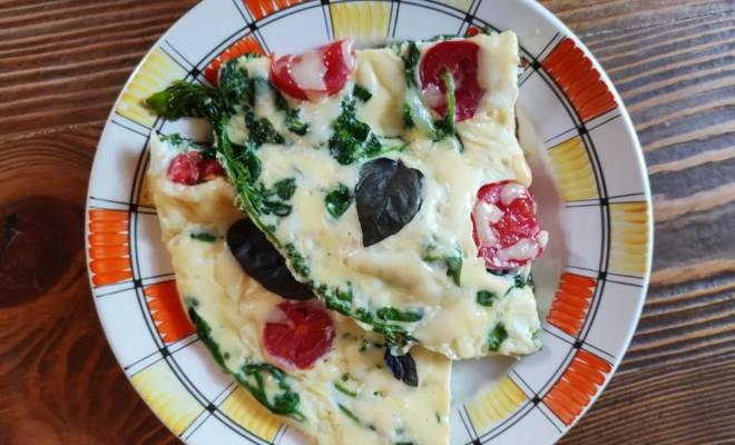 Итальянский омлет Фриттата с овощами с сыром, шпинатом и помидорами рецепт
