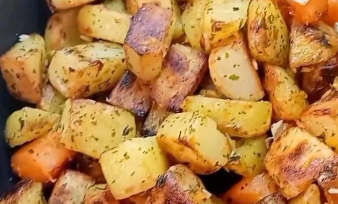 Жареная картошка с тыквой и чесноком на сковороде рецепт