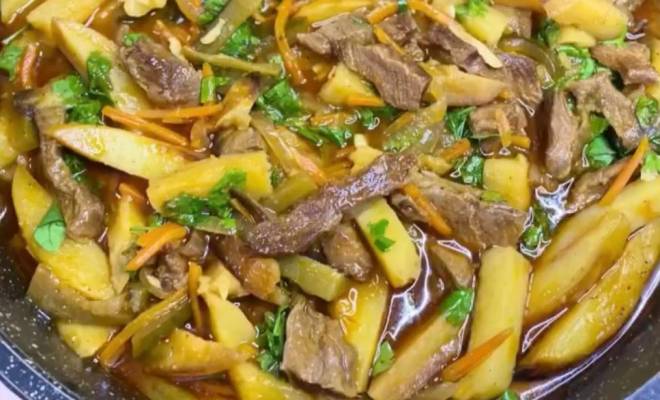 Азу по татарски из говядины, картошки и огурцами рецепт
