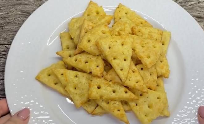 Хрустящие сырные крекеры в духовке рецепт