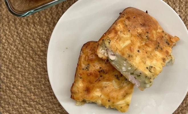 Пирог с курицей, брокколи, сыром и детским творожком рецепт