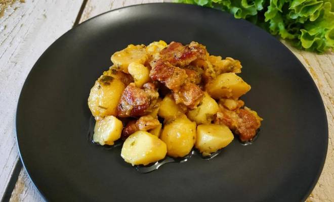 Жаркое из тушеного мяса свинины, картошкой и тыквой на сковороде рецепт