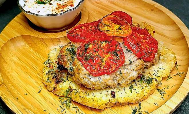 Запеченная цветная капуста с фаршем в духовке с помидорами и сметаной рецепт