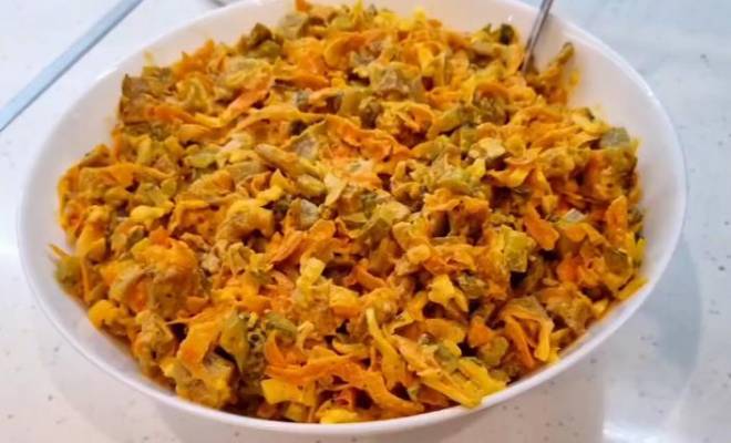 Салат из свинины, перца, моркови, грибов, огурцов, сыра и майонеза рецепт